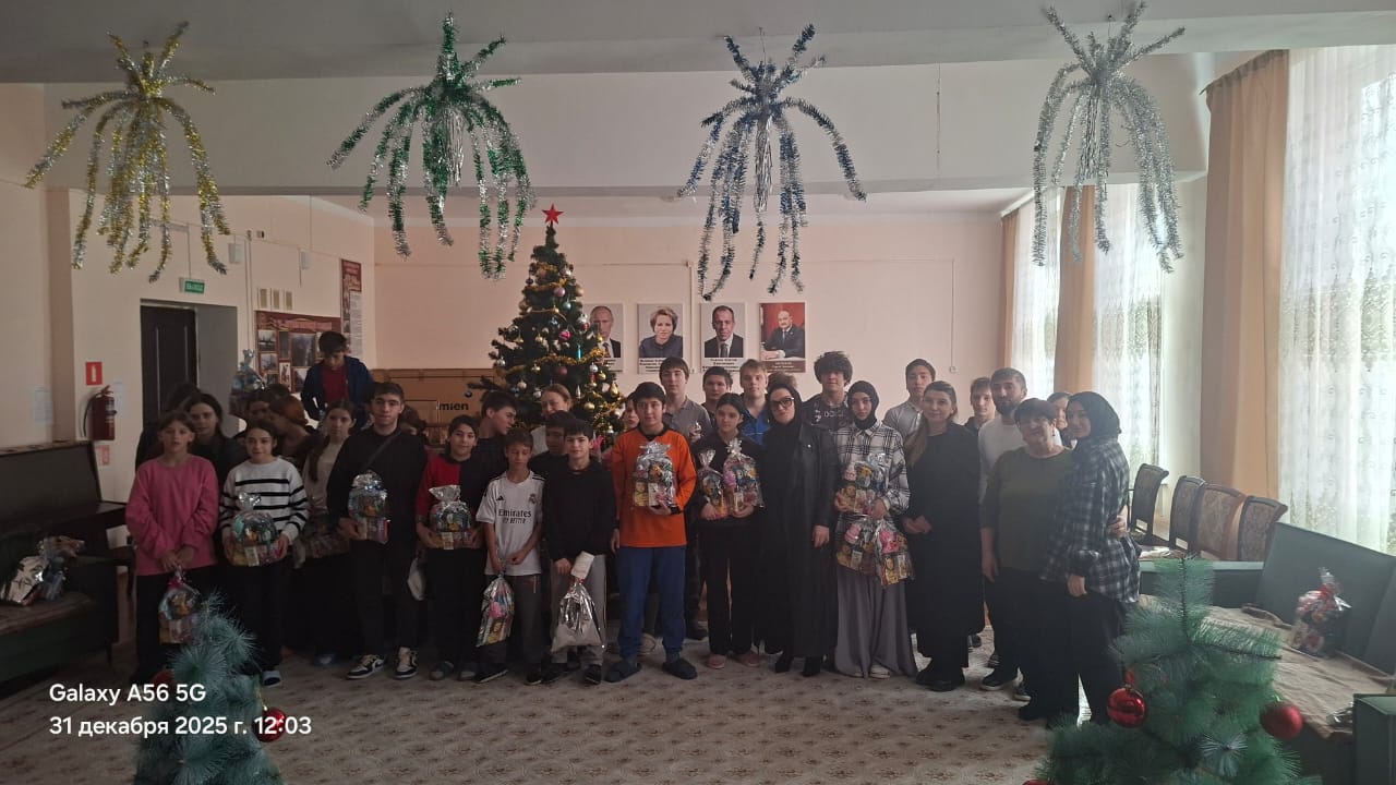 31 декабря представителями центра "Добрые руки» в рамках проекта . в гостях в детском доме №7 г. Избербаш.