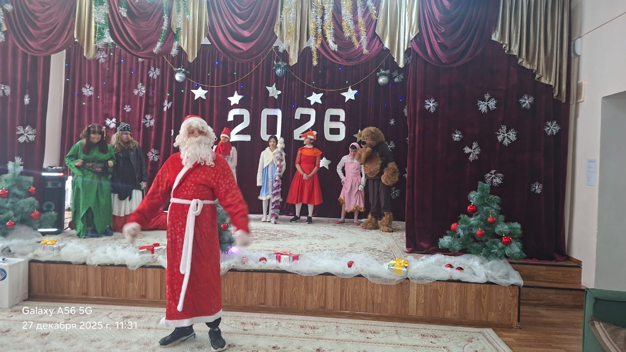 38 ребят из детского дома№7 Избербаш, подопечные Министерства труда и социального развития РД  получили подарки на Новый год.