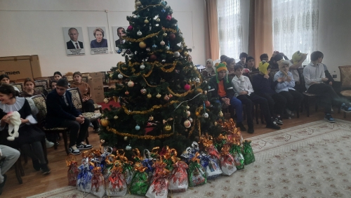 ГУ МВД России по СКФО  из Ханкалы  приехали поздравить детей детского дома с Новым годом.