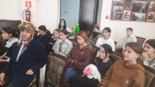 ГУ МВД России по СКФО  из Ханкалы  приехали поздравить детей детского дома с Новым годом.