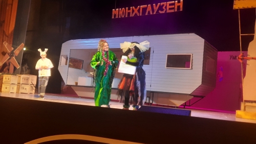 Поездка воспитанников детского дома на музыкальный спектакль «Приключения барона Мюнхгаузена»