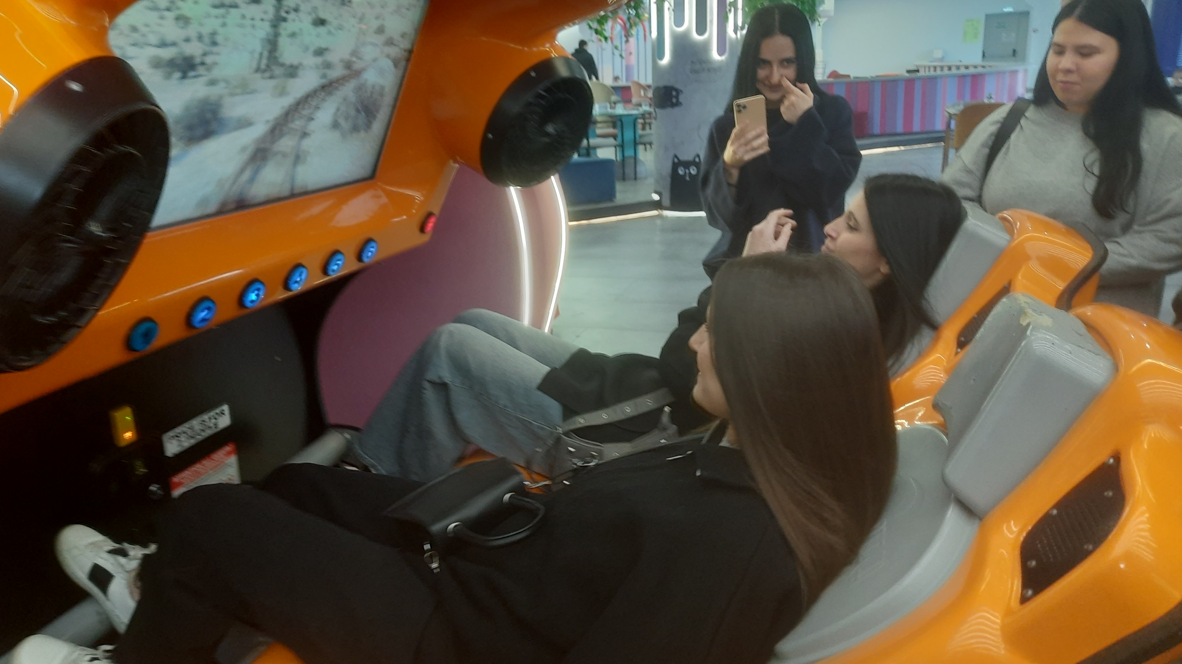 8 февраля благотворительный фонд «Живи и дари жизнь другим» организовал для воспитанников детского дома № 7 г. Избербаш поездку в детский клуб «Meow» в г. Махачкала.